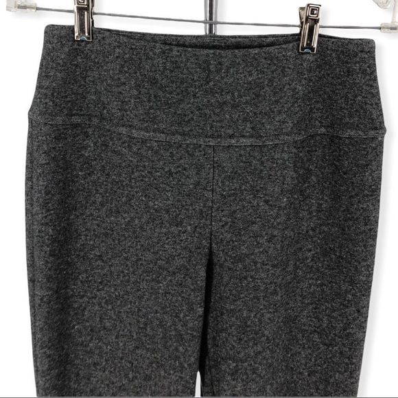 Theory Yoke High Rise Ankle Length Legging in Grey Marled Compact Knit - Picture 4 of 13